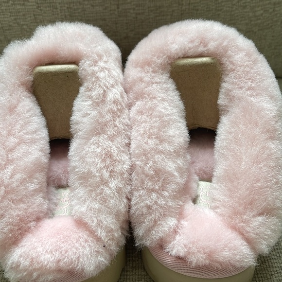 Brand new Uggs slippers - Picture 6 of 8